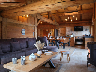 Charmante ferme rénovée avec jacuzzi, terrasse et balcon