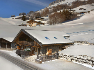 Charmante ferme rénovée avec jacuzzi, terrasse et balcon