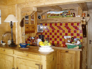 COMBLOUX Cosy rez jardin dans chalet individuel-face Mt-Blanc, 2 pas du village  