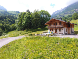 CHALET ANGE 6 à 8 personnes avec SPA extérieur proche La Clusaz et Megeve